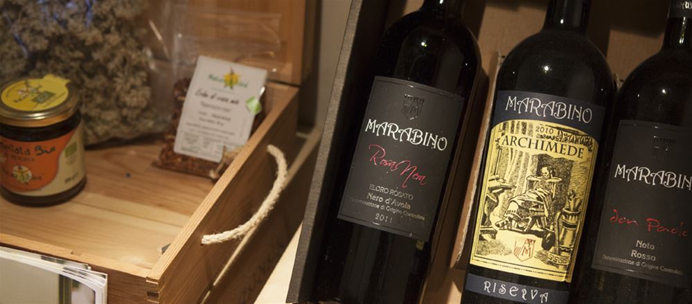Controfiletto di bovino di razza modicana grigliato su letto di pomodoro tomperinos confit